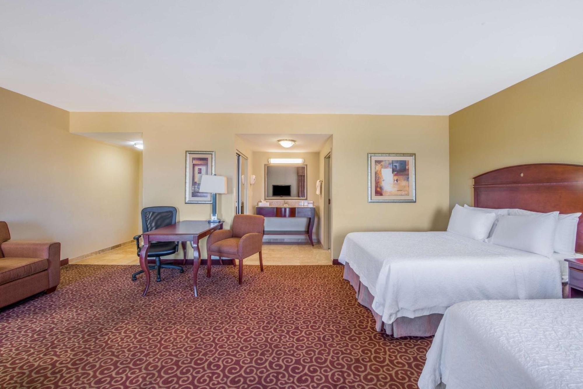 Hotel Hampton & - South 3*